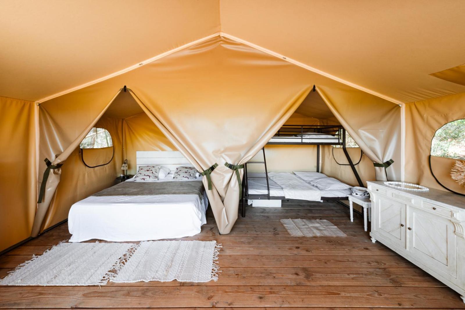 Saint Paul Le Marseillais Tentes Equippees Hebergements Insolites Luxury tent *