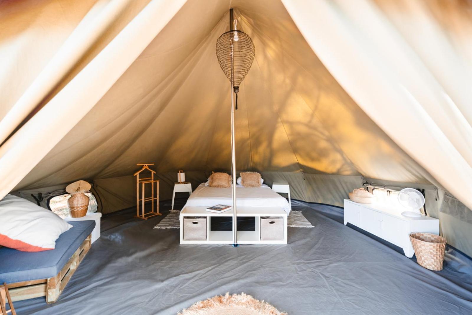 Saint Paul Le Marseillais Tentes Equippees Hebergements Insolites Luxury tent Meze